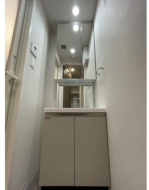 Daffitto Kinshicho - Interior - ["Flooring", "Floor", "Ceiling"]