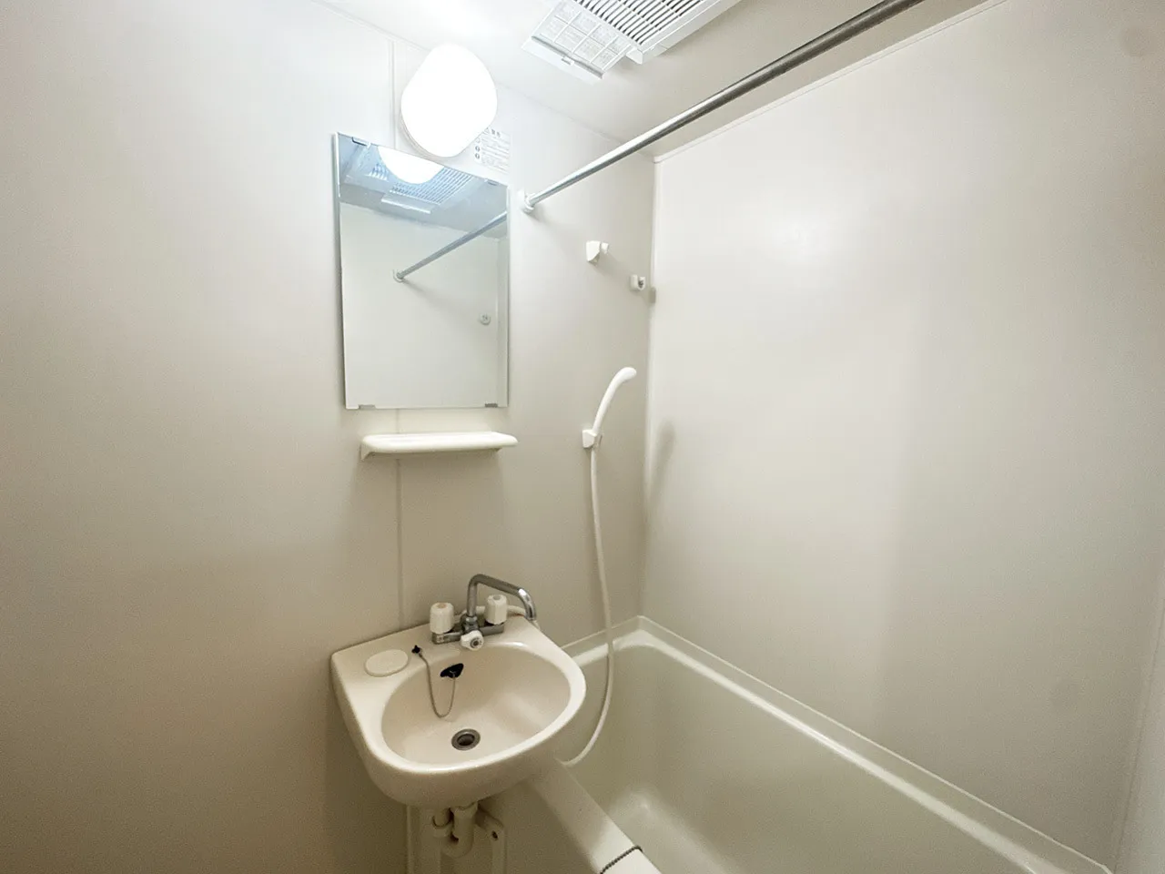 Mynavi STAY Miraie Kanda Riverside - Interior - ["Flooring", "Plumbing fixture", "Floor"]