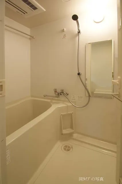 Uni Terrace Sangenjaya - Interior - ["Bathtub", "Plumbing fixture", "Shower head"]