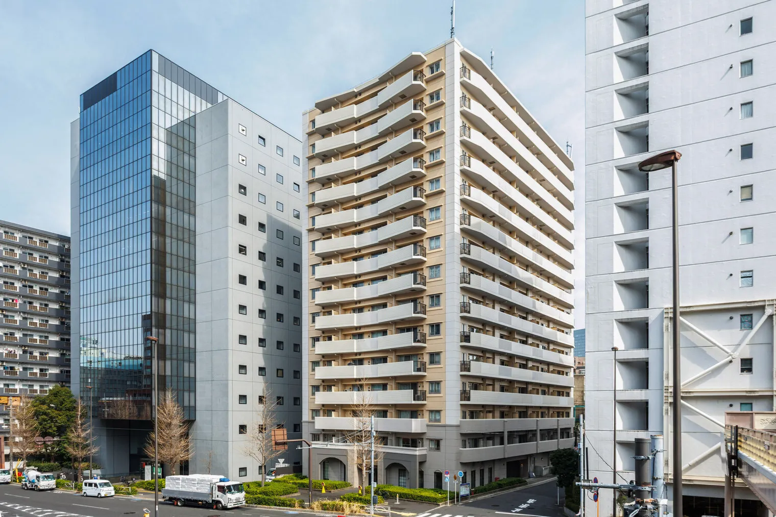 La Sante Gotanda - Exterior - []