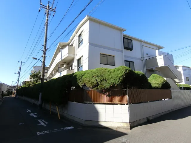 Maison Calm Nakaochiai South - Exterior - ["Residential area", "Overhead power line", "Neighbourhood"]