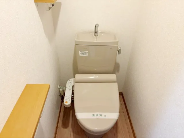 Louvre Nakamagome No. 2 - Interior - ["Toilet seat", "Toilet", "Bathroom"]