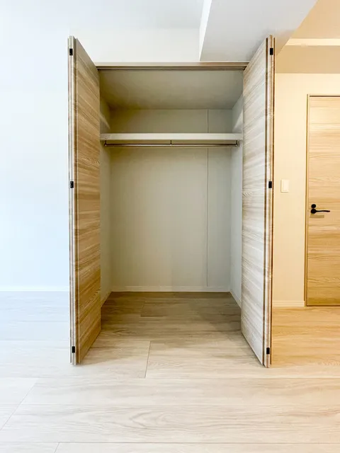 Preasvelta Minowa - Interior - ["Flooring", "Floor", "Wood"]