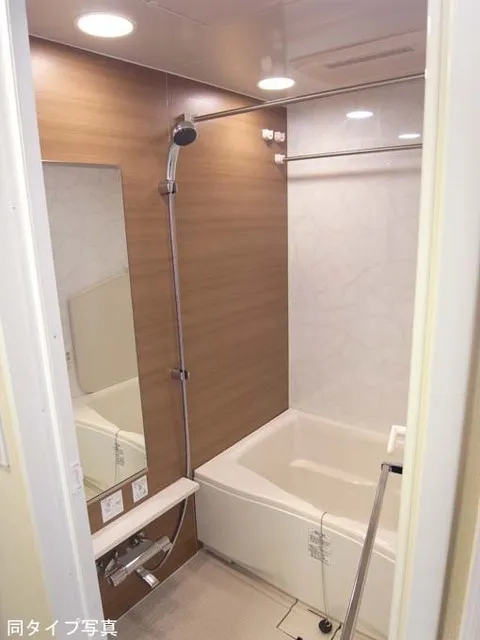 Comforia Ryogoku South - Interior - ["Bathtub", "Shower head", "Plumbing fixture"]