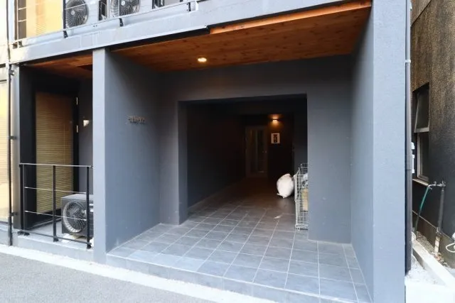 Trias129 - Exterior - ["Stairs", "Hardwood", "Building material"]