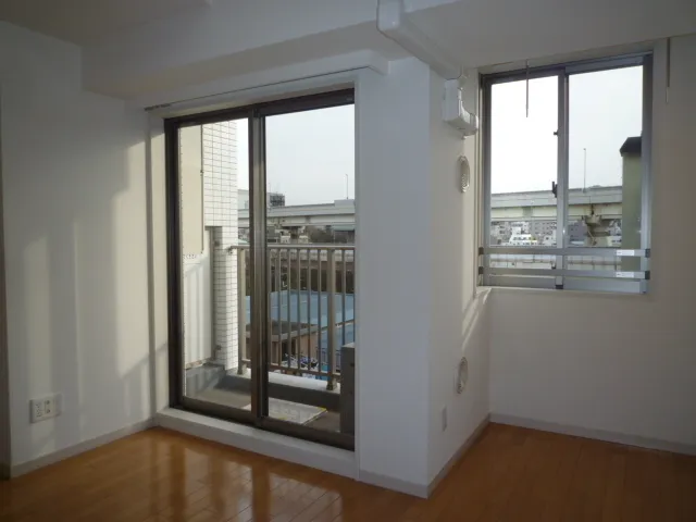 Cerise Monzen-Nakacho - Interior - ["Flooring", "Floor", "Interior design"]