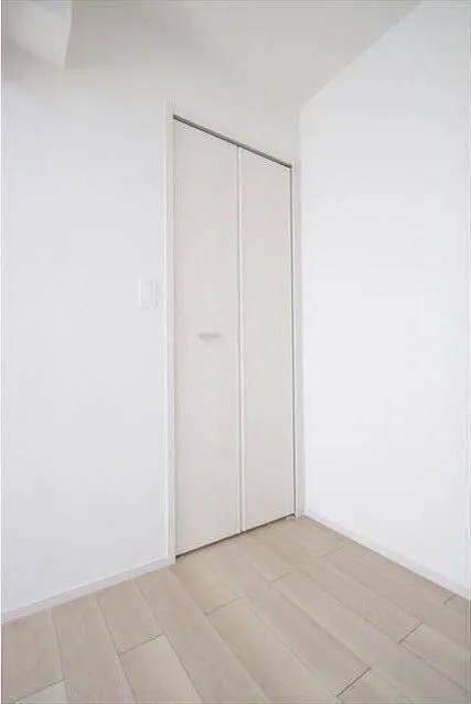 Me - Interior - ["Fixture", "Door", "Wood"]