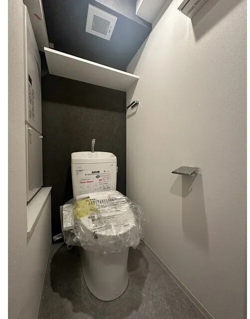 Well Square Senzoku - Interior - ["Toilet seat", "Toilet", "Floor"]