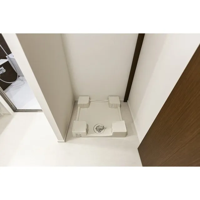 Hiroo Villa Square - Interior - ["Ceiling", "Architecture", "Beige"]