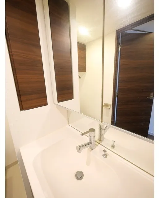 Comforia Kamata - Interior - ["Wood", "Interior design", "Flooring"]
