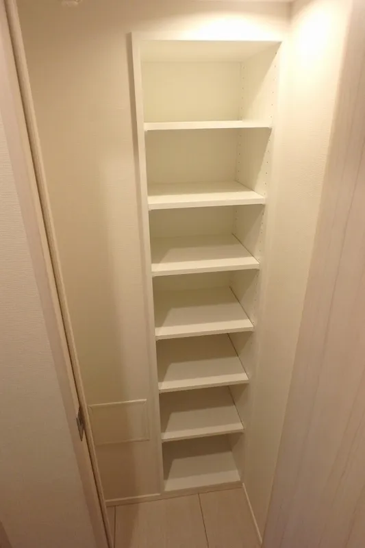 Gran Casa Oshima - Interior - ["Wood", "Shelving", "Shelf"]