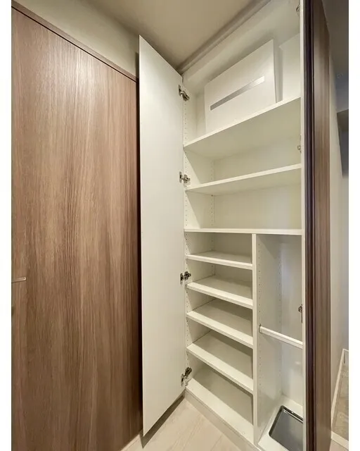 Comforia Liv Minamisunamachi East - Interior - ["Wood", "Flooring", "Interior design"]