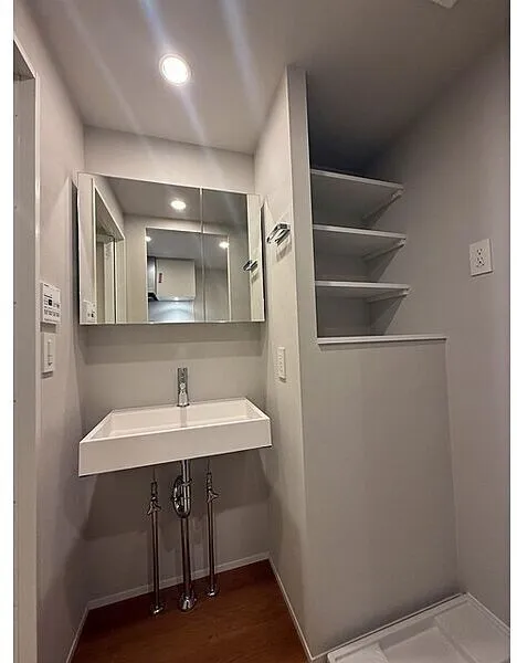 Atrio Flats Jiyugaoka East - Interior - ["Flooring", "Floor", "Plumbing fixture"]
