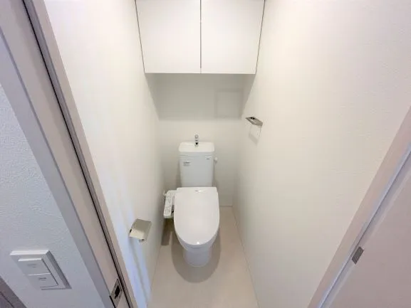 Sol Levente Shin-Umeda - Interior - ["Toilet seat", "Toilet", "Plumbing fixture"]