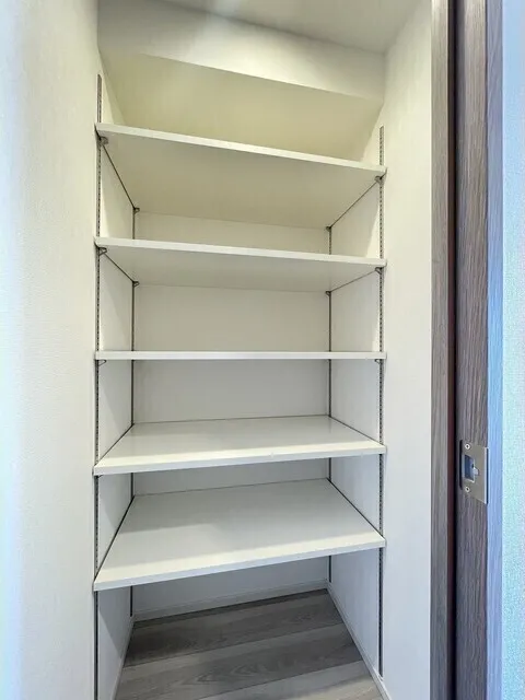 Stylio Kamata West - Interior - ["Shelving", "Shelf", "Wood"]