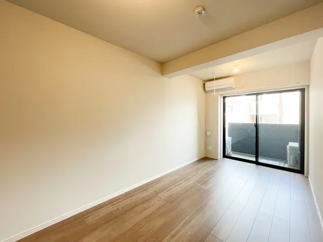 Preasvelta Minowa - Interior - ["Flooring", "Floor", "Ceiling"]