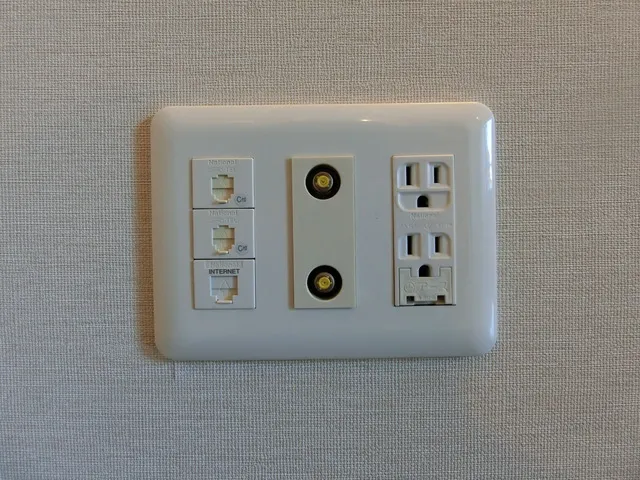 Park Habio Sutengumae - Interior - ["Rectangle", "Electronic component", "Wall socket"]