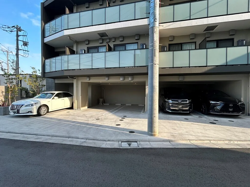 Prime Garden Akatsuka - Other - ["Luxury vehicle", "Parking", "Parking lot"]
