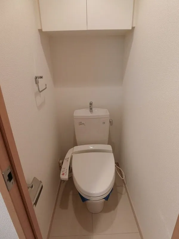 Cross Residence Kamata - Interior - ["Flooring", "Floor", "Plumbing fixture"]