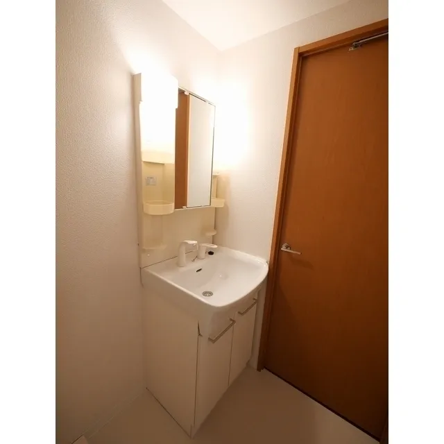 BPR Residence Suitengumae - Interior - ["Tap", "Mirror", "Sink"]