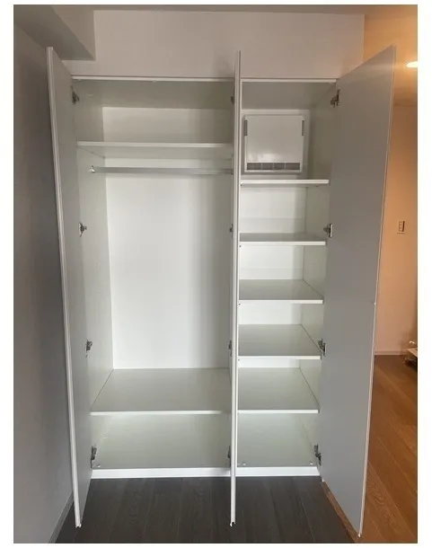 Crevia Ueno Iriya - Interior - ["Wood", "Wardrobe", "Cupboard"]