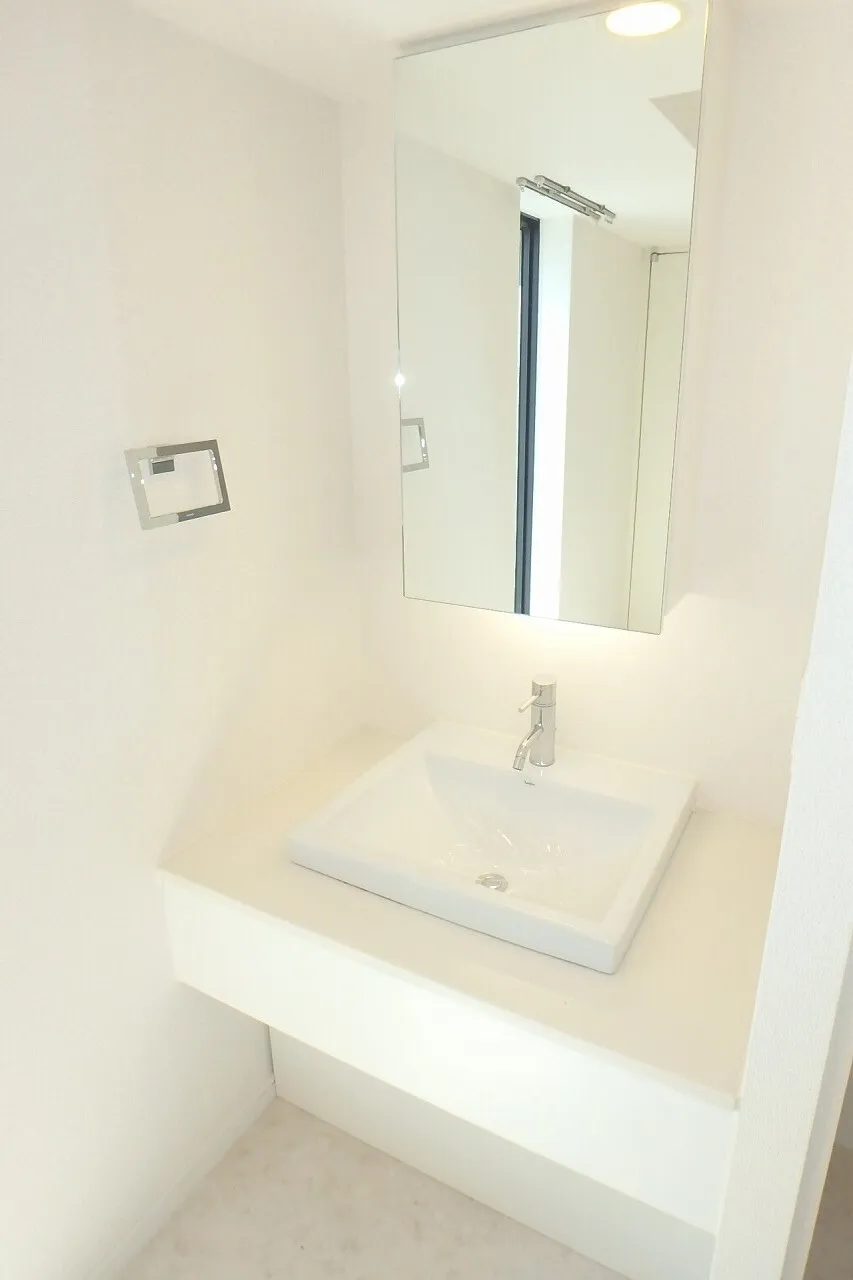 Will Terrace Kachidoki - Interior - ["Mirror", "Bathroom sink", "Plumbing fixture"]
