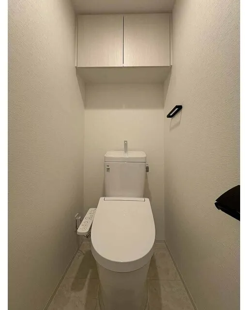 Clarita Nishi-Nippori - Interior - ["Toilet seat", "Toilet", "Flooring"]