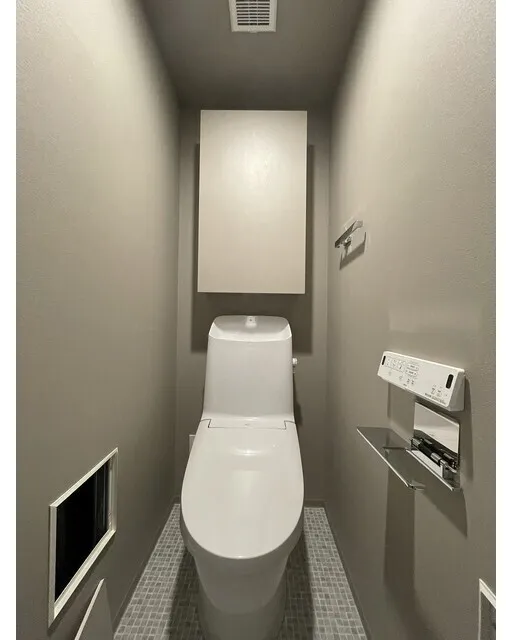 Baus Flats Kuramae - Interior - ["Toilet seat", "Toilet", "Flooring"]