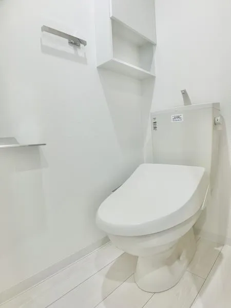 KOMFORTA Shin-Nakano - Interior - ["Toilet seat", "Toilet", "Bathroom"]