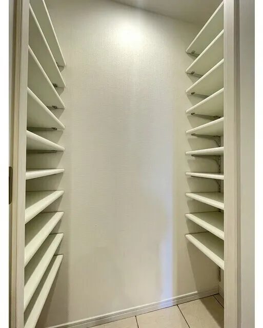 Comforia Liv Ueno - Interior - ["Wood", "Shelving", "Shelf"]