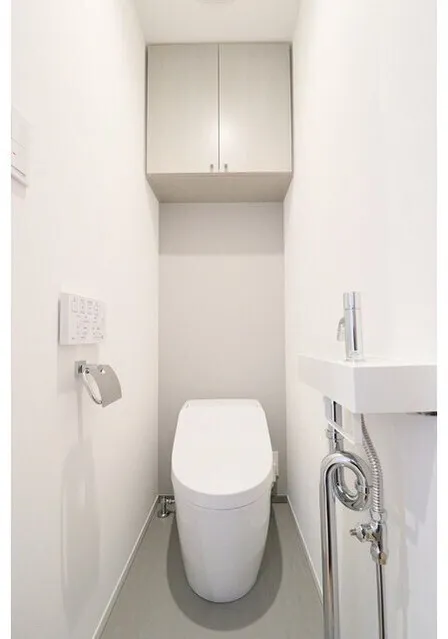 TAKANAWA NODE - Interior - ["Toilet seat", "Plumbing fixture", "Toilet"]