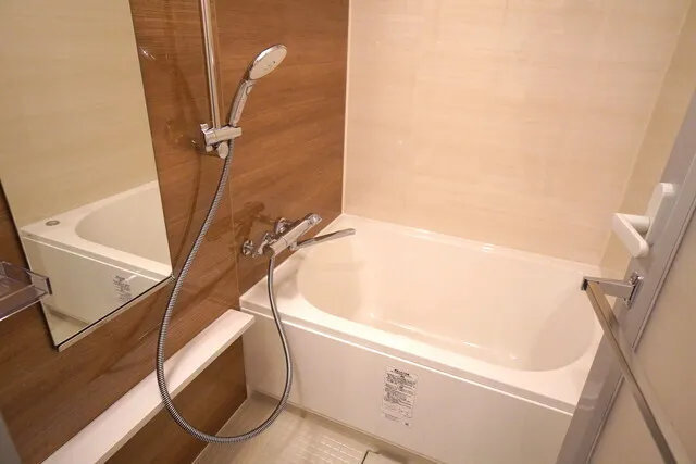 Luffon Progressive Nakano Sakaue - Interior - ["Brown", "Bathtub", "Plumbing fixture"]