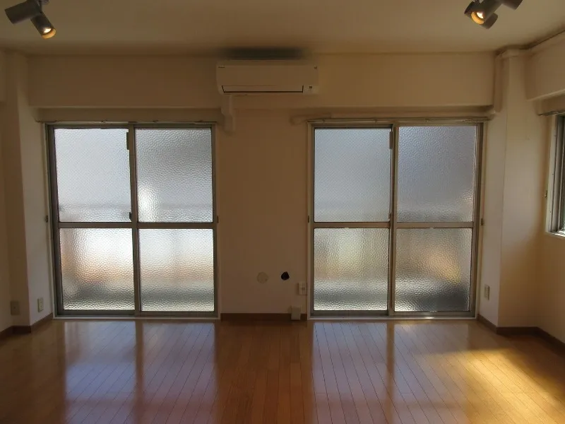 Planet Akasaka - Interior - ["Flooring", "Wood", "Floor"]