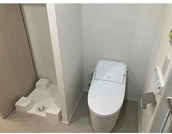The Park Ones Sangenjaya - Interior - ["Toilet", "Plumbing fixture", "Automotive design"]