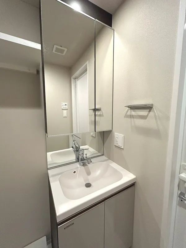 Orchid Residence Morishita - Interior - ["Floor", "Flooring", "Plumbing fixture"]