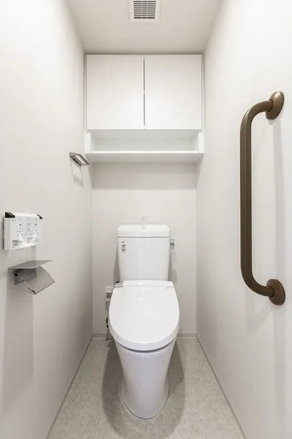 La Sante Ueno - Interior - ["Toilet seat", "Plumbing fixture", "Toilet"]