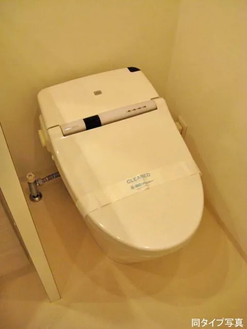 Comforia Mita East - Interior - ["Toilet seat", "Toilet", "Plumbing fixture"]