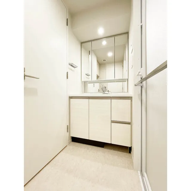 Orchid Residence Shibuya Tomigaya - Interior - ["Building", "Cabinetry", "Furniture"]