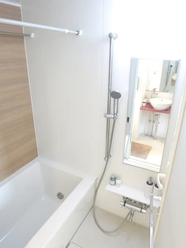 Residence Yukitani Otsuka - Interior - ["Bathroom", "Plumbing fixture", "Flooring"]