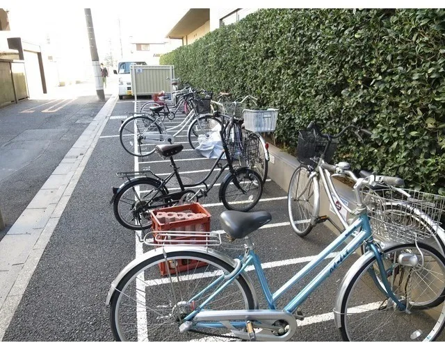 The Apartment Hill Top Nakano - Other - ["Bicycle", "Bicycle frame", "Bicycle handlebar"]