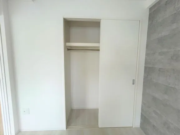 Serenite Fran Shin-Osaka - Interior - ["Wall", "Flooring", "Wood"]