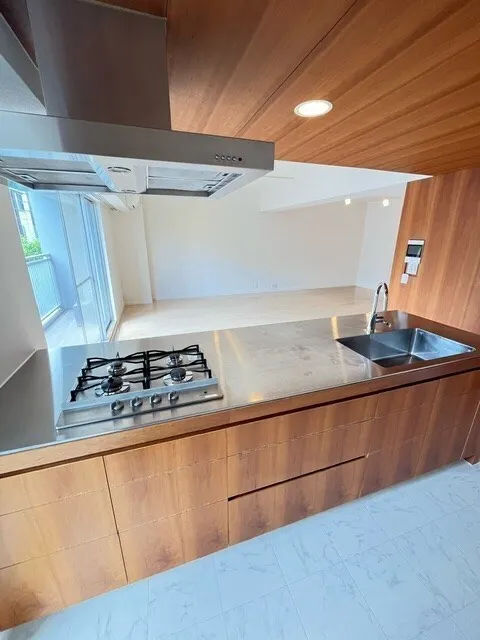 Residia Kita Shinjuku - Interior - ["Cabinetry", "Countertop", "Furniture"]