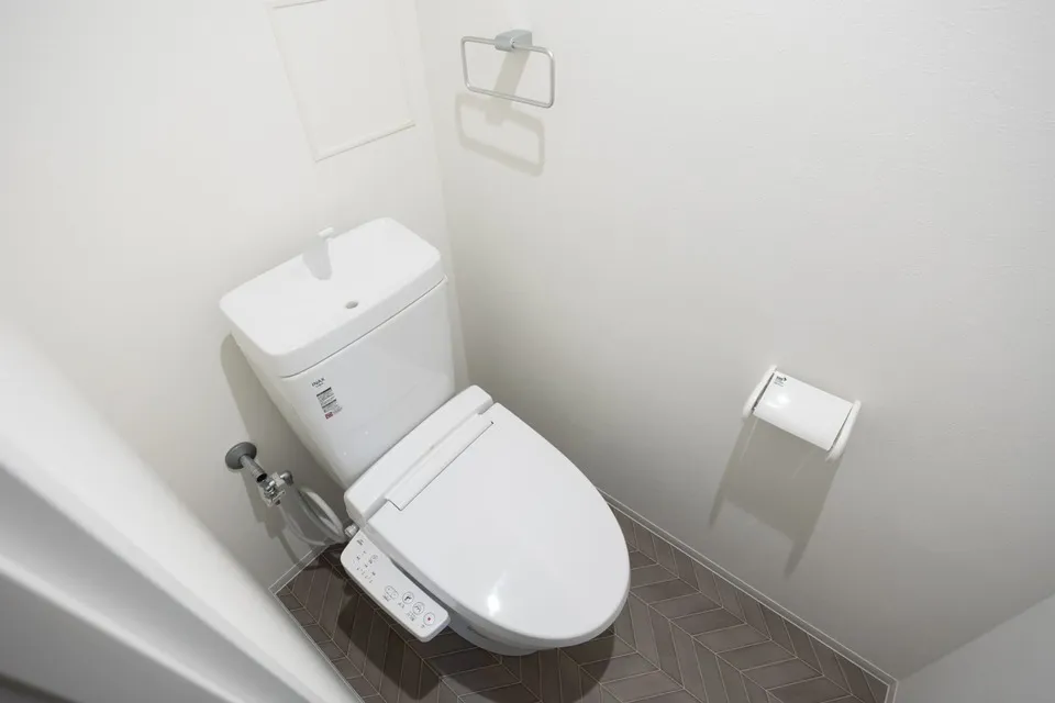 Hmlet Sangenjaya II - Interior - ["Toilet seat", "Plumbing fixture", "Toilet"]