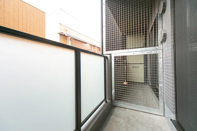Maison De Takaya - Interior - ["Mesh", "Composite material", "Metal"]