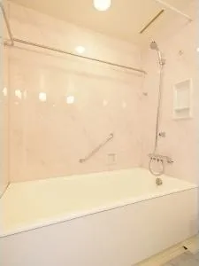 Shinagawa Prince Residence - Interior - ["Bathtub", "Bathroom", "Plumbing fixture"]