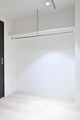 Ruygo Oshiage - Interior - ["Ceiling", "Floor", "Hardwood"]