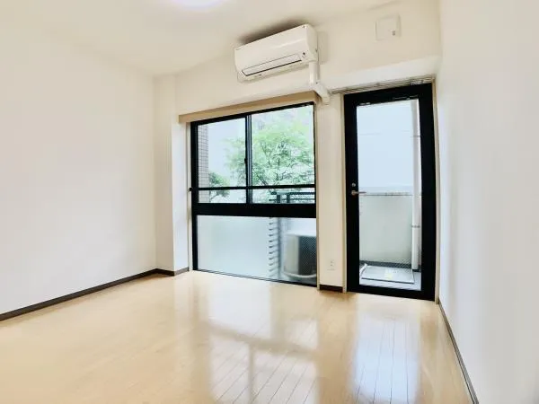 KDX Residence Monzennakacho - Interior - ["Window", "Fixture", "Building"]
