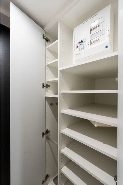 Refill Orb Yoyogi - Interior - ["Shelf", "Shelving", "Fixture"]
