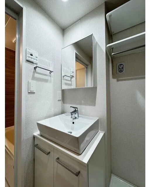 Well Square Hatagaya - Interior - ["Plumbing fixture", "Flooring", "Interior design"]