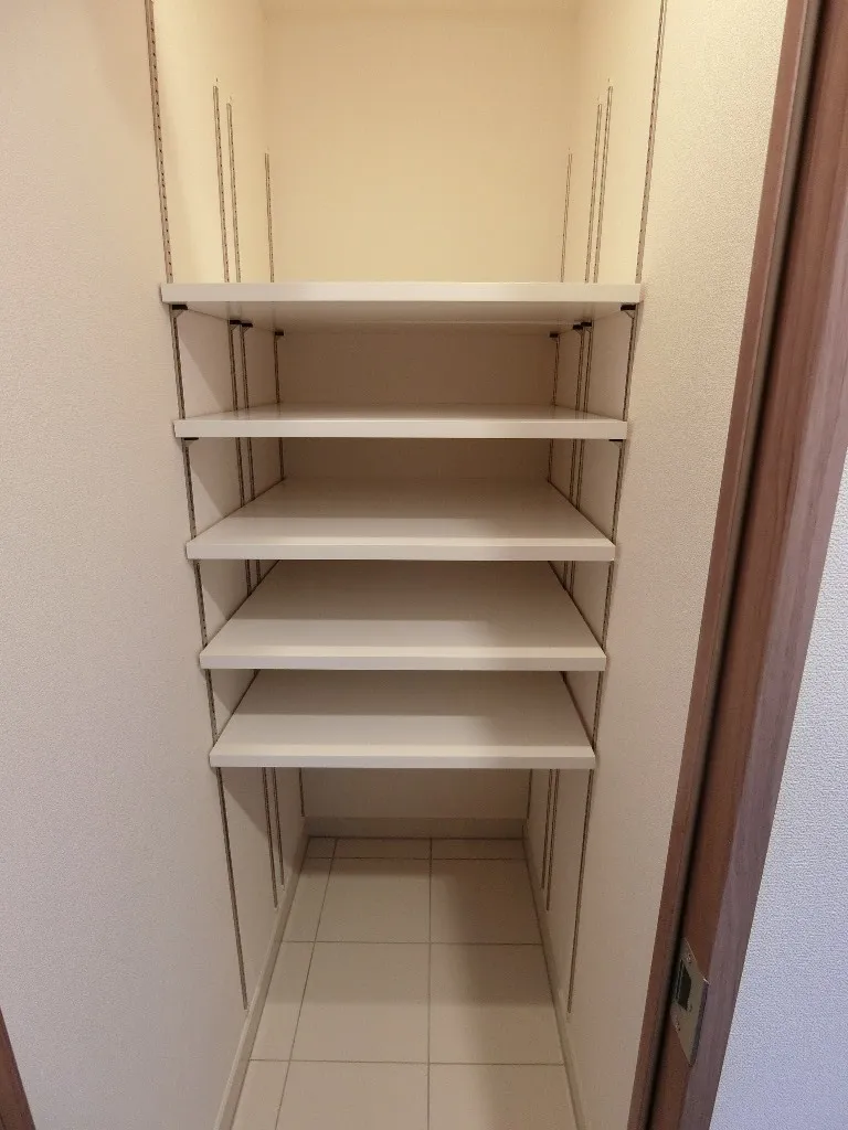 Orchid Residence Morishita - Interior - ["Wood", "Shelving", "Wood stain"]